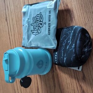 *Last Call* NWT HydroJug Bundle 32oz blue bottle and black sleeve